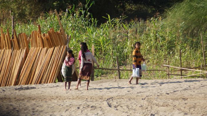 Laos Mekong Helping People