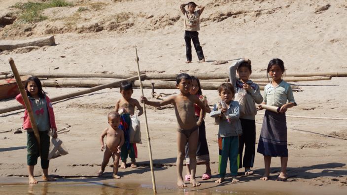 Laos Mekong Kids