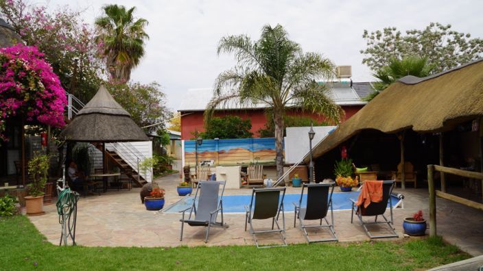 Chameleon Backpackers Pool Windhuk Namibia